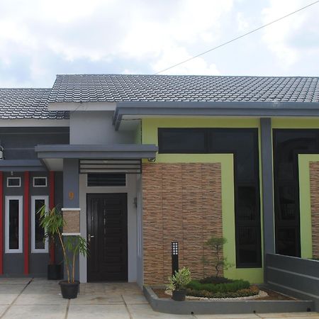 Golden Hawaii Villa Singkawang Ngoại thất bức ảnh